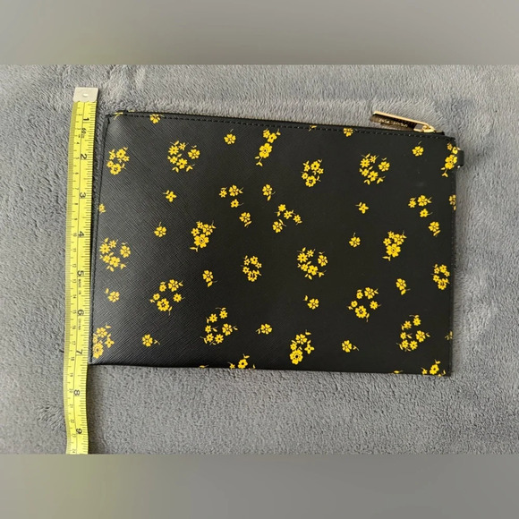 Michael Kors Jet Set Travel Wristlets (Large One) - Picture 11 of 11